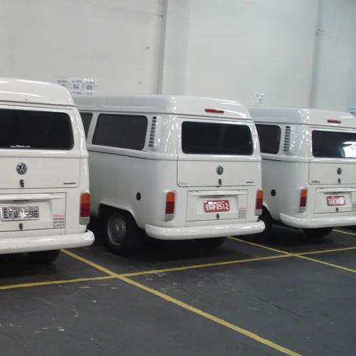 Kombis da Translight enfileiradas